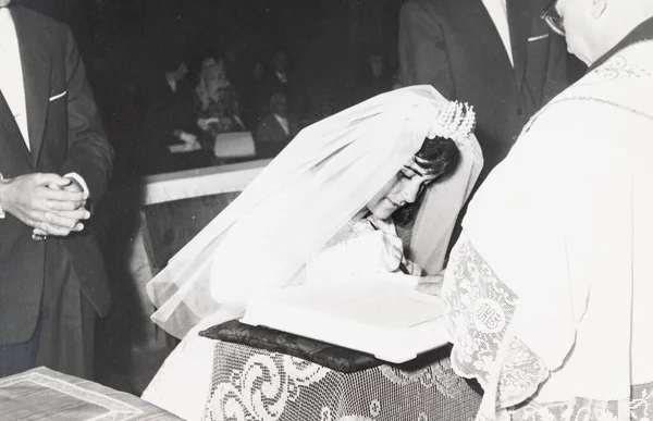 イタリア1960年10月10日結婚式の肖像画 — ストック写真