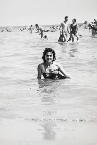 Rimini Italie Juin 1950 Femme Bord Mer Dans Les Années — Photo