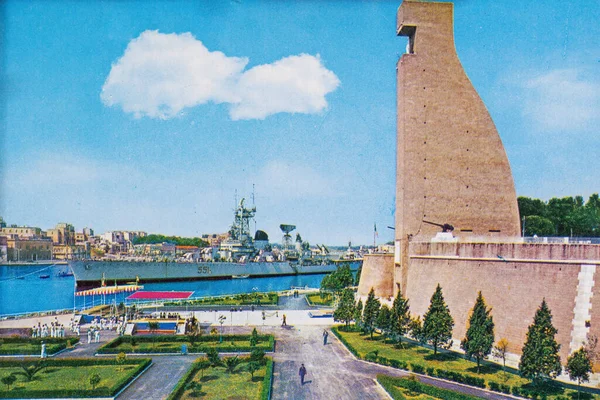 Brindisi Itália Agosto 1970 Brindisi Cruzador Garibaldie Monumento Marinheiro Itália — Fotografia de Stock