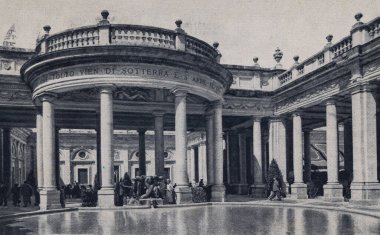 Montecatini, İtalya 10 Haziran 1950 Montecatini Terme fabrikasının çatısı 50 'lerden kalma küvet.