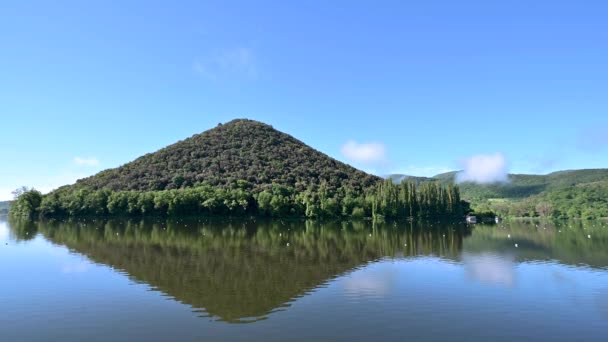 Jezero Piediluco Centrálním Ostrovem Turistickým Místem Provincii Marmore Terni — Stock video