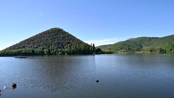 Jezero Piediluco Centrálním Ostrovem Turistickým Místem Provincii Marmore Terni — Stock video