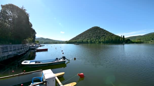 Jezero Piediluco Centrálním Ostrovem Turistickým Místem Provincii Marmore Terni — Stock video