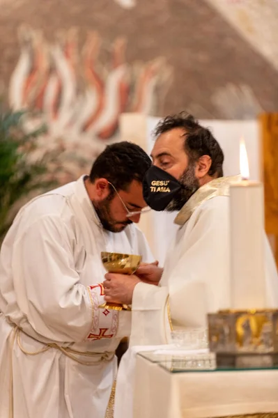 Terni Italie Mai 2021 Prêtres Lors Messe Dans Église Sacro — Photo