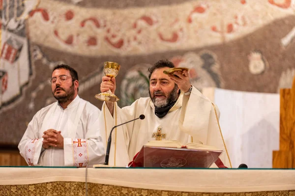 Terni Italie Mai 2021 Prêtres Lors Messe Dans Église Sacro — Photo