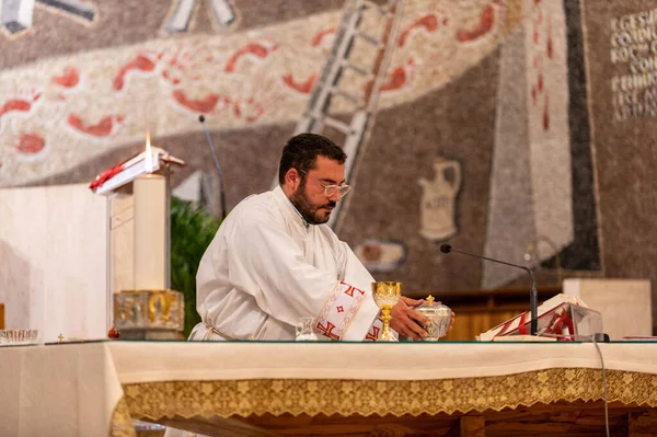 Terni Italie Mai 2021 Prêtres Lors Messe Dans Église Sacro — Photo