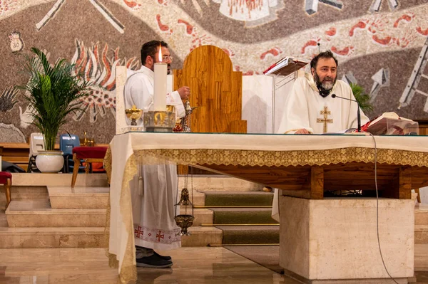 Terni Italie Mai 2021 Prêtres Lors Messe Dans Église Sacro — Photo