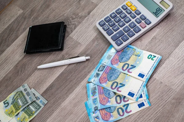 Zaken Het Kantoor Met Eurobankbiljetten Rekenmachine Tafelkaarten Voorwerpen — Stockfoto