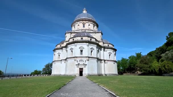 Santa Maria Della Consolazione Kilisesi Şehir Duvarlarının Dışında — Stok video