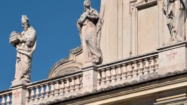 Heykellerin terni il duomo detayı