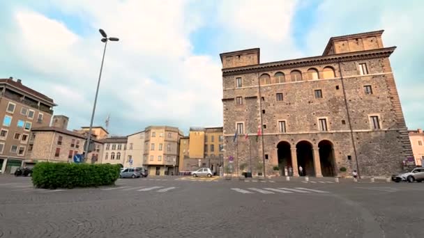 イタリアのテルニ2021年6月17日市内中心部のテルニのパラッツォ スパダ コミューン — ストック動画