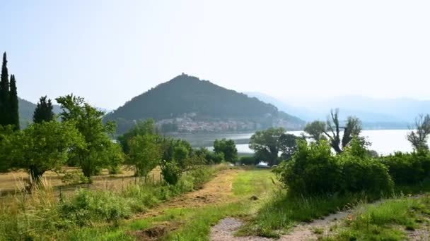 Piediluco köyünün göl manzarası — Stok video