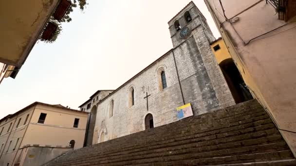 Kerk van San Francesco a piediluco in het centrum van de stad — Stockvideo