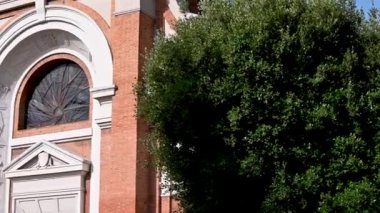 Terni, Oberdan üzerinden Sant Antonio Kilisesi