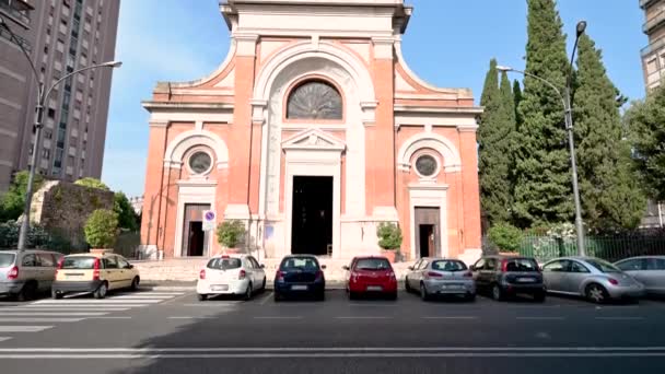 Церковь святого антонио в Виа Федан рядом со станцией — стоковое видео