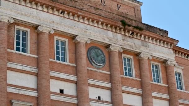 Foligno detail van het gemeentehuis — Stockvideo