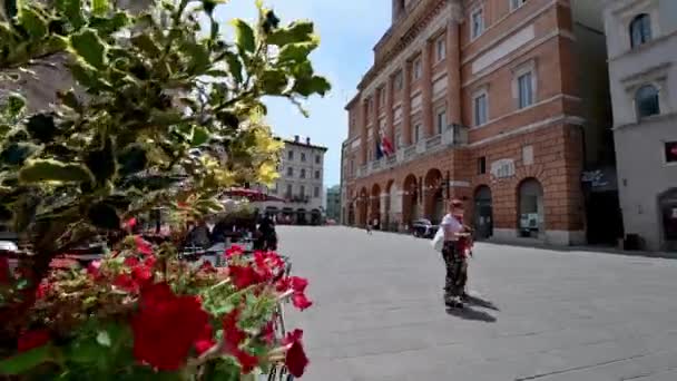 Négyzet köztársaság központjában foligno város — Stock videók