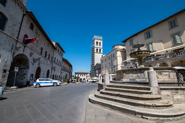 Assisi Luglio 2021 Piazza Del Comune Nel Centro Assisi Turisti — Foto Stock