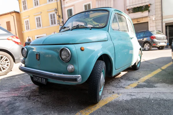 Terni Itália Julho 2021 Fiat Vintage 500 Carro Celeste Estacionado — Fotografia de Stock