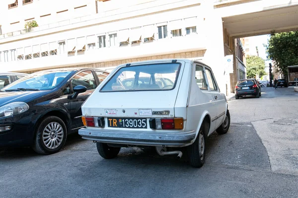 Terni Włochy Lipiec 2021 Vintage Biały Fiat 127 Samochód Zaparkowany — Zdjęcie stockowe
