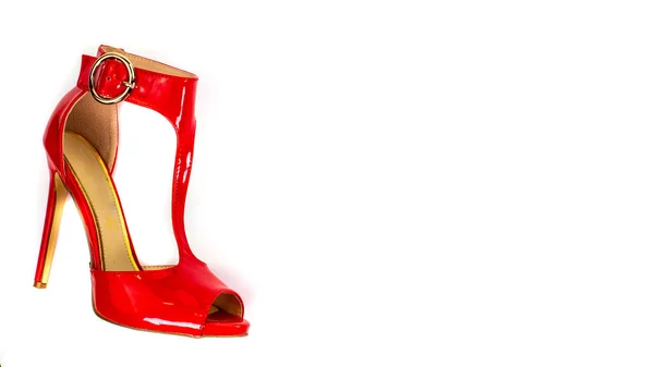 夏季的红色专利皮鞋 — 图库照片