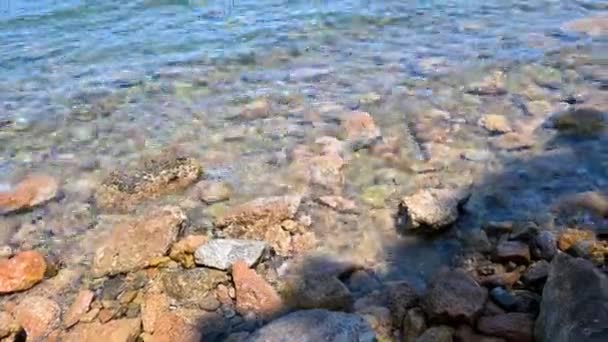 Beach with stones by the sea in Porto Santo Stefano — Stock Video