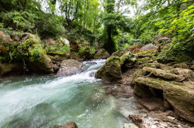 Terni 'deki kasvetli nehir dopo şelalesi
