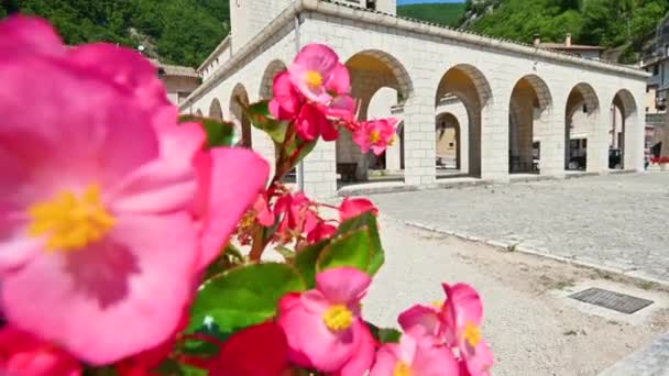 Ny kyrka Santa rita da cascia i roccaporena — Stockvideo