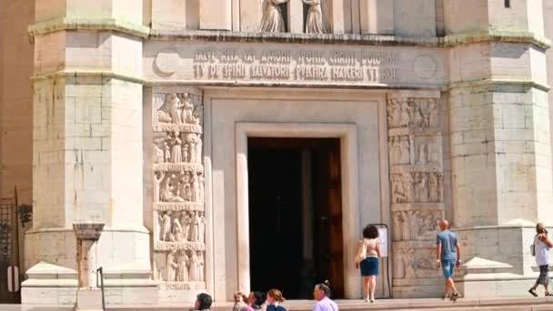 Kerk van santa rita in cascia in de provincie perugia — Stockvideo