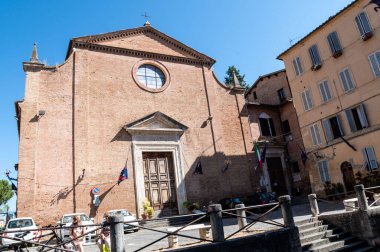 Siena, İtalya 07 Ağustos 2021: Siena Kutsal Ruh Kilisesi