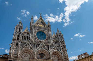 Piazza Duomo 'daki Siena Katedrali' nin cephesi