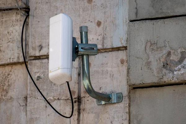 Antena para recepção wi-fi de fora — Fotografia de Stock