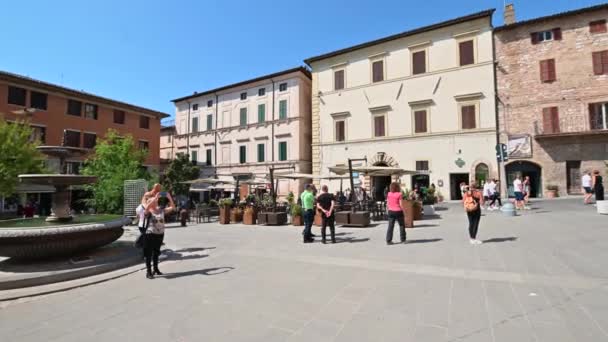 共和国のスペッロ広場と町の中心部の宮殿 — ストック動画