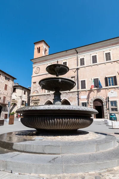 Spello Italia Agosto 2020 Plaza República Fuente Spello —  Fotos de Stock