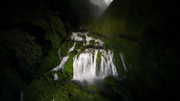 Wasserfall von Marmore bei Nacht oberer Teil — Stockvideo