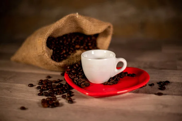 Composição Café Com Grãos Copos Superfície Madeira — Fotografia de Stock