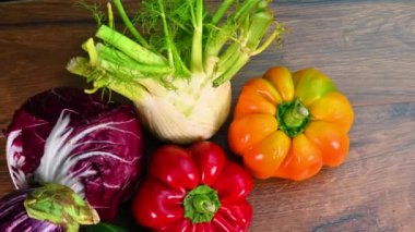 çeşitli renkli sebzelerin bileşimi