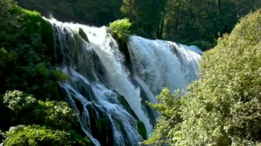 Marmore şelalesinin yavaş çekimi