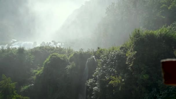 Cascadă de marmore în timpul verii în umbria — Videoclip de stoc