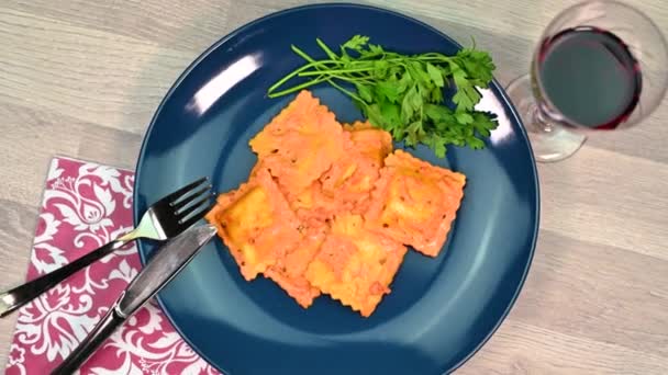 Fisch Ravioli Gericht Zusammensetzung — Stockvideo