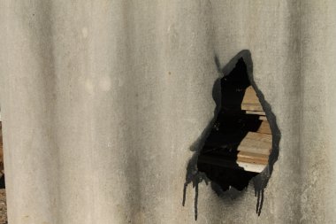 asbest çatı malzemesi hasarlı