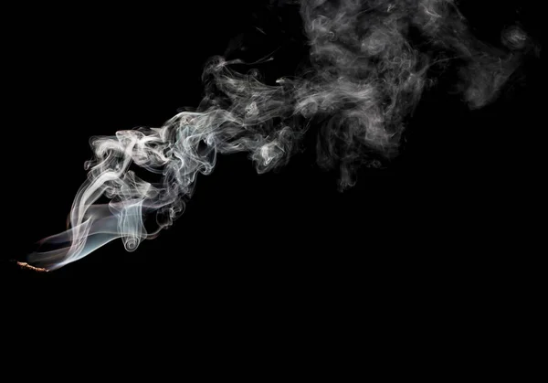 黒い背景に煙のジェット — ストック写真