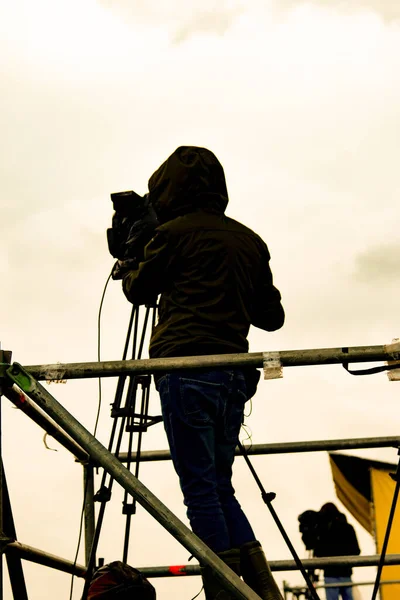 Silhouette Homme Avec Une Caméra Vidéo Travail — Photo