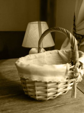 Luminaire ahşap bir masada