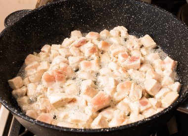 Yağda kızartılmış tavuk göğsü