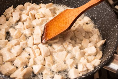 Kızarmış tavuk göğsü