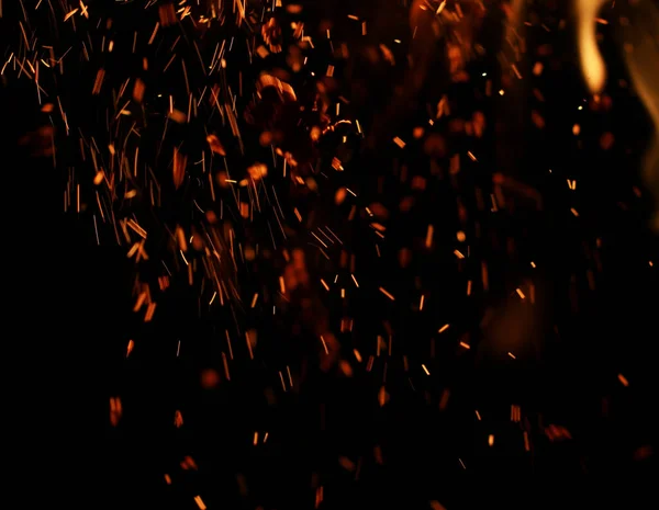 Feuerflamme Mit Funken Auf Schwarzem Hintergrund — Stockfoto