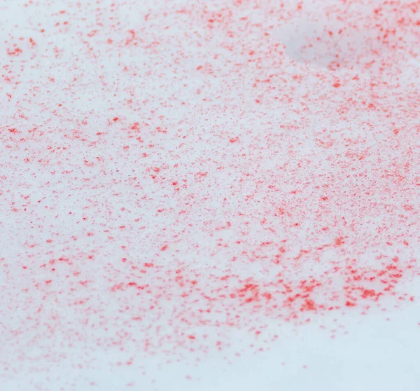 Beyaz Karda Kırmızı Boya Lekeleri — Stok fotoğraf