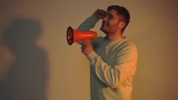 Man Pointing Finger Shouting Megaphone Grey Lighting — Stock Video