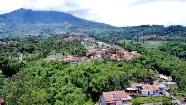 Vídeos Drones Vistas Pueblos Montaña Que Muestran Las Casas Gente — Vídeos de Stock